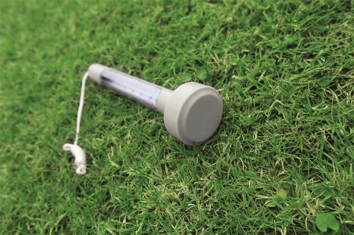 Termometr pływakowy do basenu Bestway 58072 aranżacja.jpg